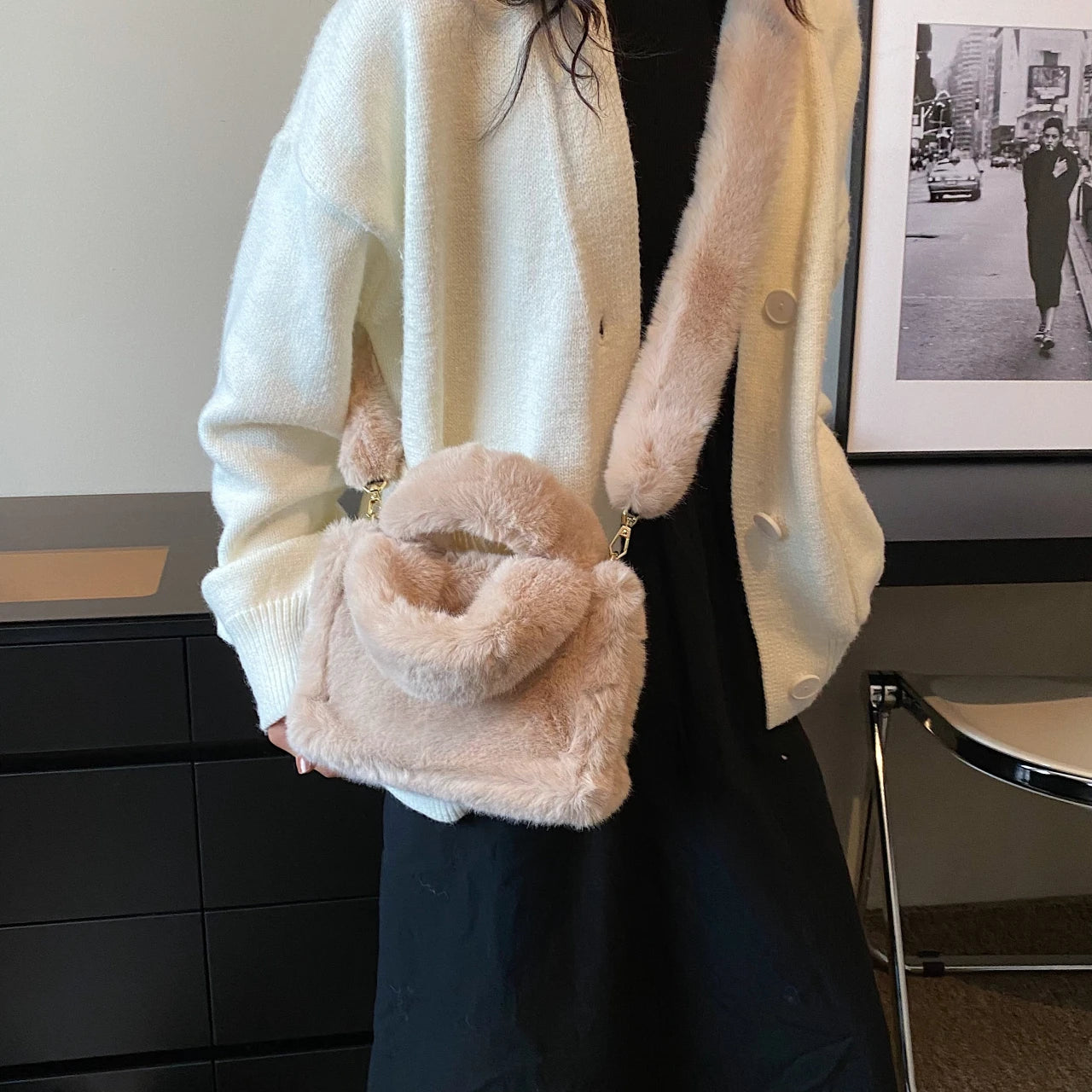 Pink Handbag Plush Bag For Women 2024 Winter Soft Fluffy Shoulder Crossbody Bag Lady Designer Luxury Faux Fur Evening Bag Tote