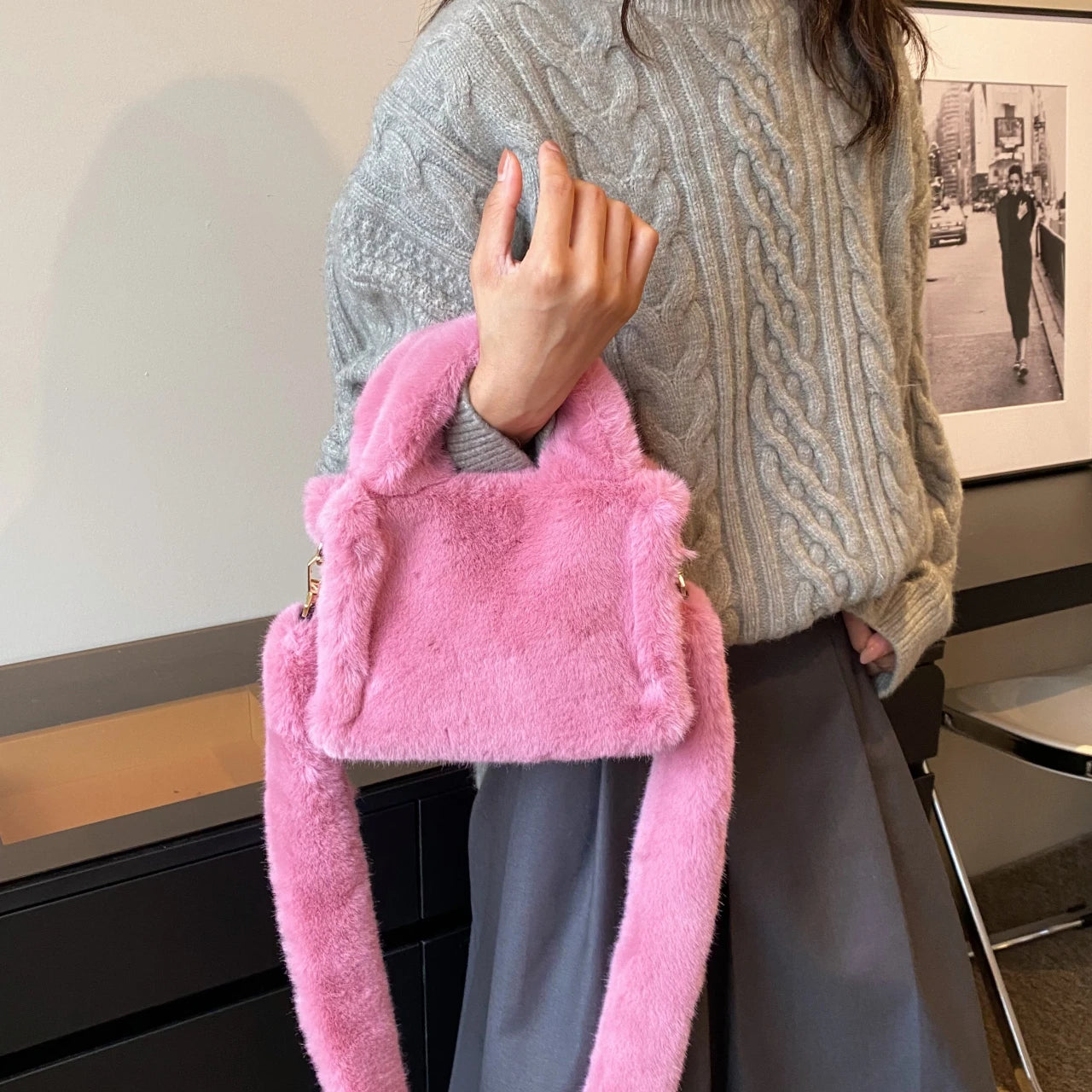 Pink Handbag Plush Bag For Women 2024 Winter Soft Fluffy Shoulder Crossbody Bag Lady Designer Luxury Faux Fur Evening Bag Tote