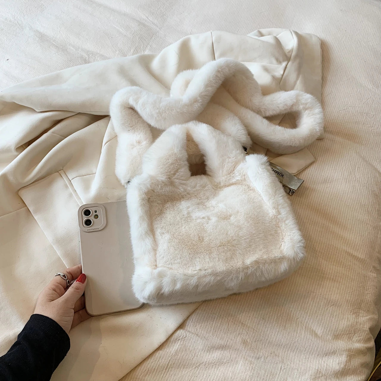 Pink Handbag Plush Bag For Women 2024 Winter Soft Fluffy Shoulder Crossbody Bag Lady Designer Luxury Faux Fur Evening Bag Tote