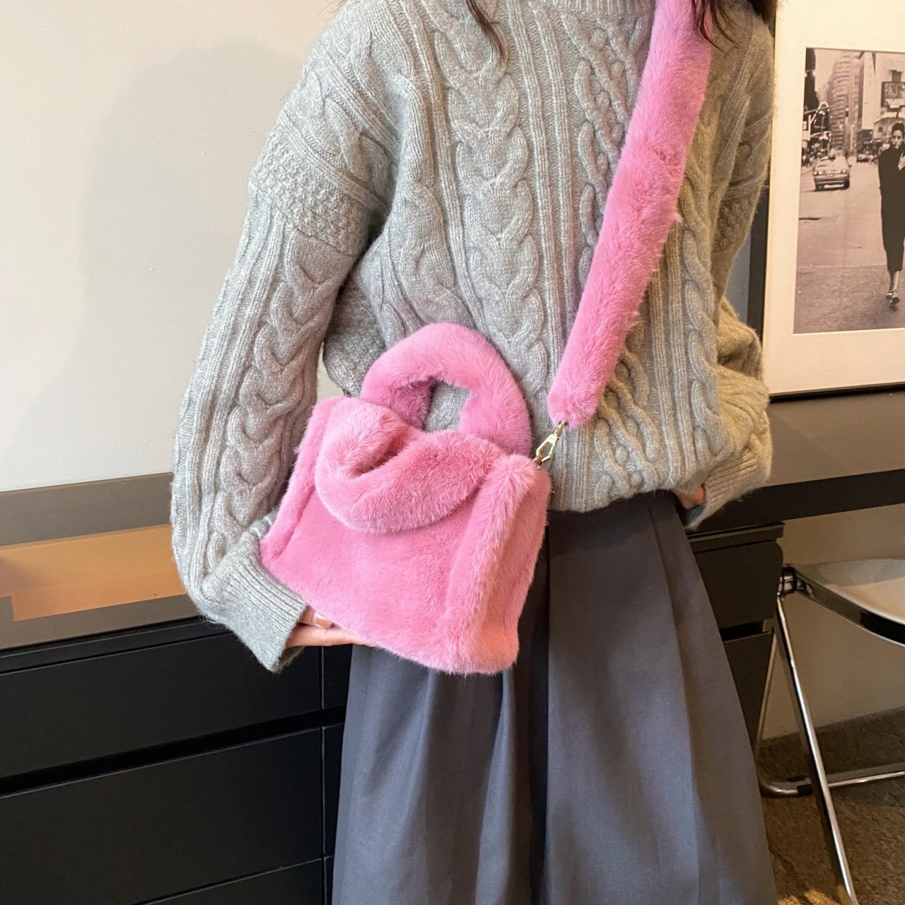 Pink Handbag Plush Bag For Women 2024 Winter Soft Fluffy Shoulder Crossbody Bag Lady Designer Luxury Faux Fur Evening Bag Tote