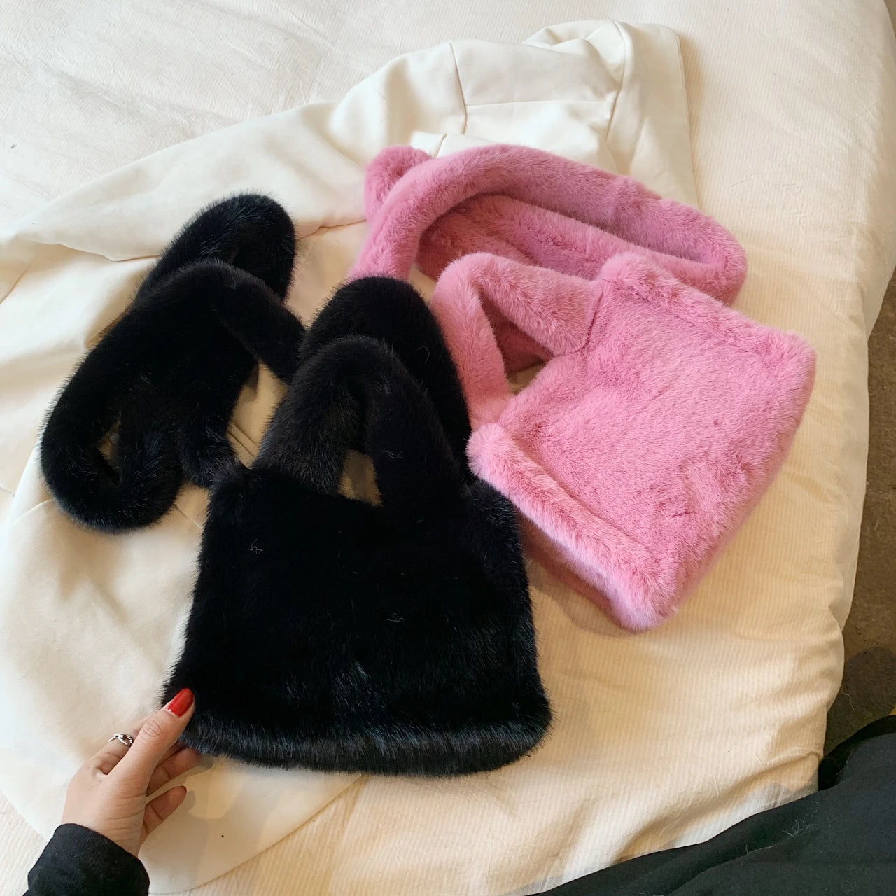 Pink Handbag Plush Bag For Women 2024 Winter Soft Fluffy Shoulder Crossbody Bag Lady Designer Luxury Faux Fur Evening Bag Tote