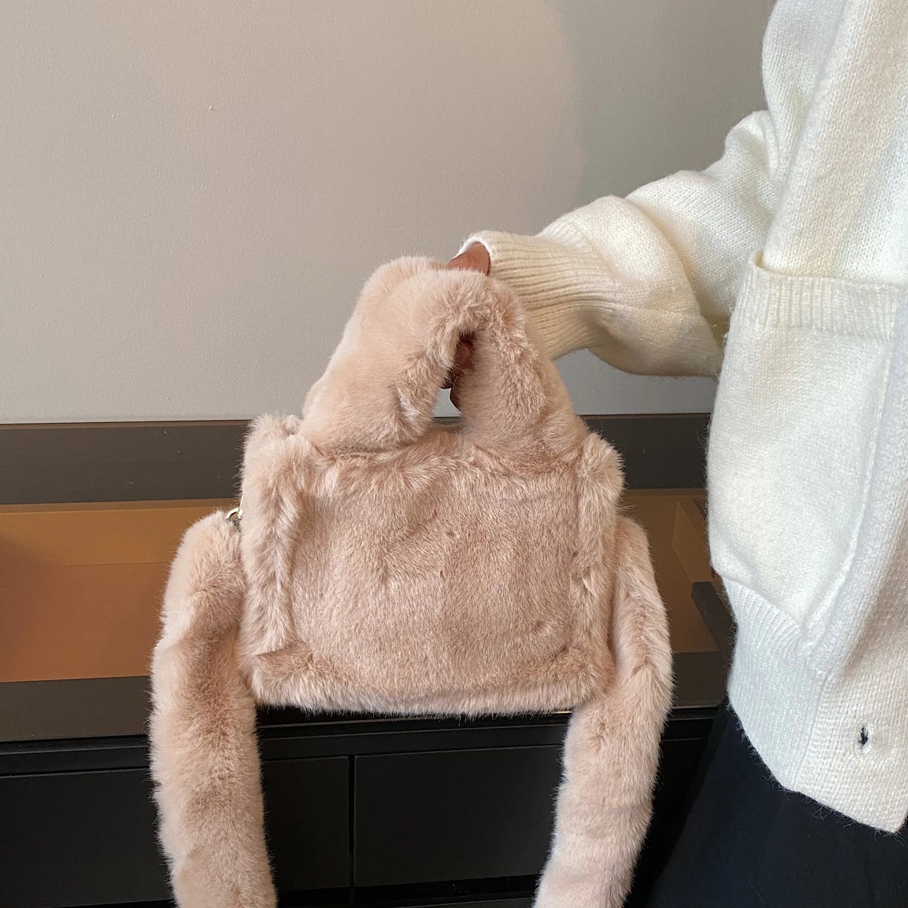 Pink Handbag Plush Bag For Women 2024 Winter Soft Fluffy Shoulder Crossbody Bag Lady Designer Luxury Faux Fur Evening Bag Tote