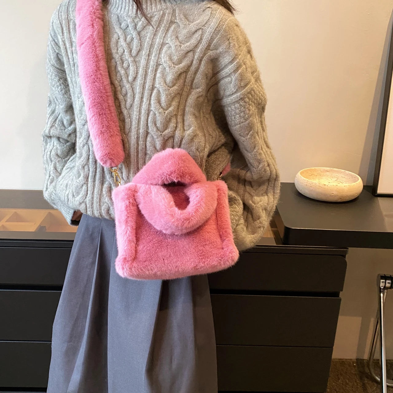 Pink Handbag Plush Bag For Women 2024 Winter Soft Fluffy Shoulder Crossbody Bag Lady Designer Luxury Faux Fur Evening Bag Tote