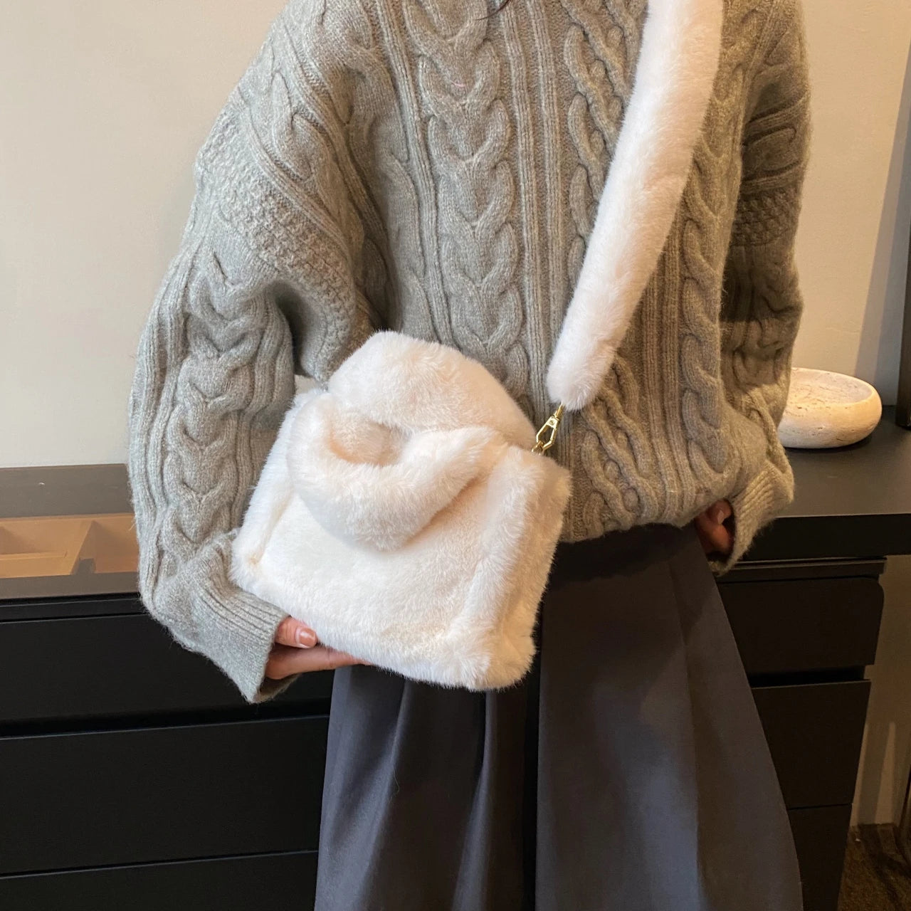 Pink Handbag Plush Bag For Women 2024 Winter Soft Fluffy Shoulder Crossbody Bag Lady Designer Luxury Faux Fur Evening Bag Tote